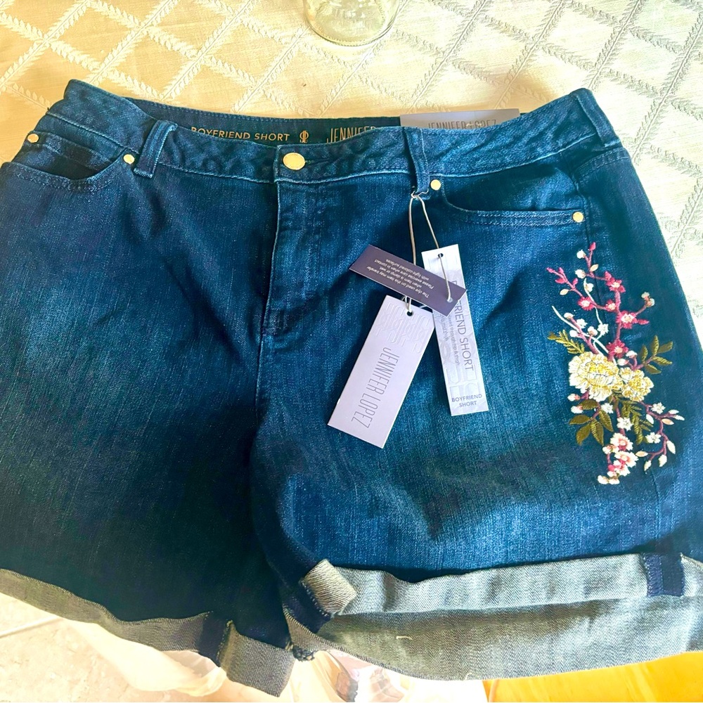 New! Jennifer Lopez Embroidered Boyfriend Jean Shorts size 14